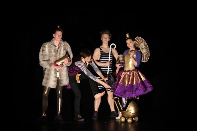 Nejmladší generace českého nového cirkusu vstupuje na kulturní scénu prvním celovečerním představením Bum+