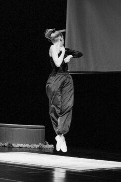 Ikonická jízda. Becka McFadden. Foto: Natálie Divincová. 