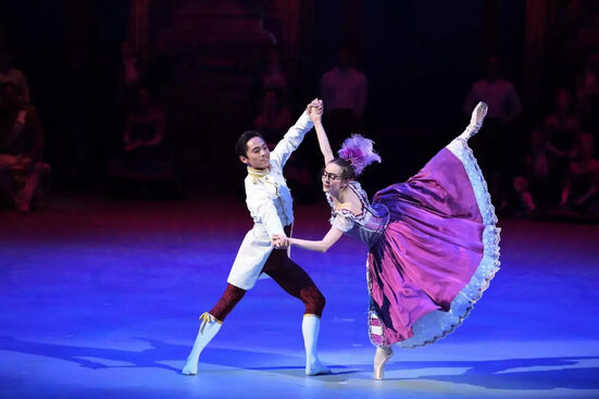 Popelka (Katja Khaniukova, Jeffrey Cirio). Foto: Laurent Liotardo.