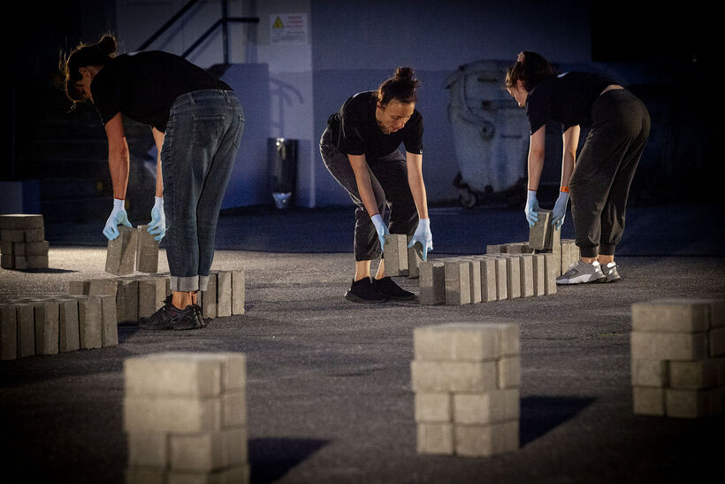 James Batchelor: Metasystems (performed by Jacqueline Trapp and local women). Source: KoresponDance.