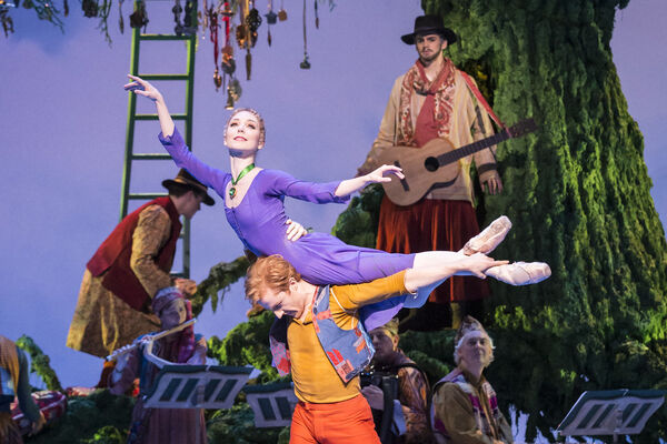 Zimní pohádka (Sarah Lamb and Steven McRae). Foto: Johan Persson.