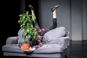 Roselyne (Cécile Da Costa). Foto Vojtěch Brtnický.