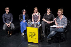 Michal Záhora, Nina Vangeli, lucia Kašiarová, Yvona Kreuzmannová a Marta Ljubková. Foto: Vojtěch Brtnický.
