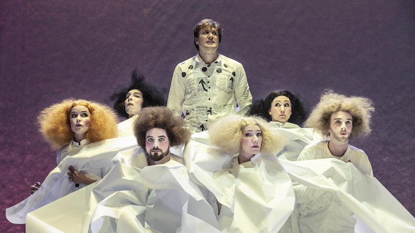 Zázrak (s)tvoření (Z. Herényiová, P. Čermák, J. Panský, M. Petrák, P. Červíčková, T. Kučerová, A. Sadirov). Foto: Patrik Borecký.