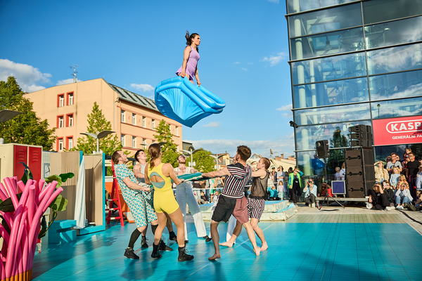 Splash, režie: Thomas Steyaert. Cirk La Putyka. Foto: Miloš Šálek