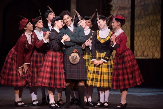 La Sylphide (Anjuli Hudson, Isaac Hernandez). Foto: Laurent Liotardo.