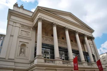 Royal Opera House. Zdroj Wikimedia Commons.
