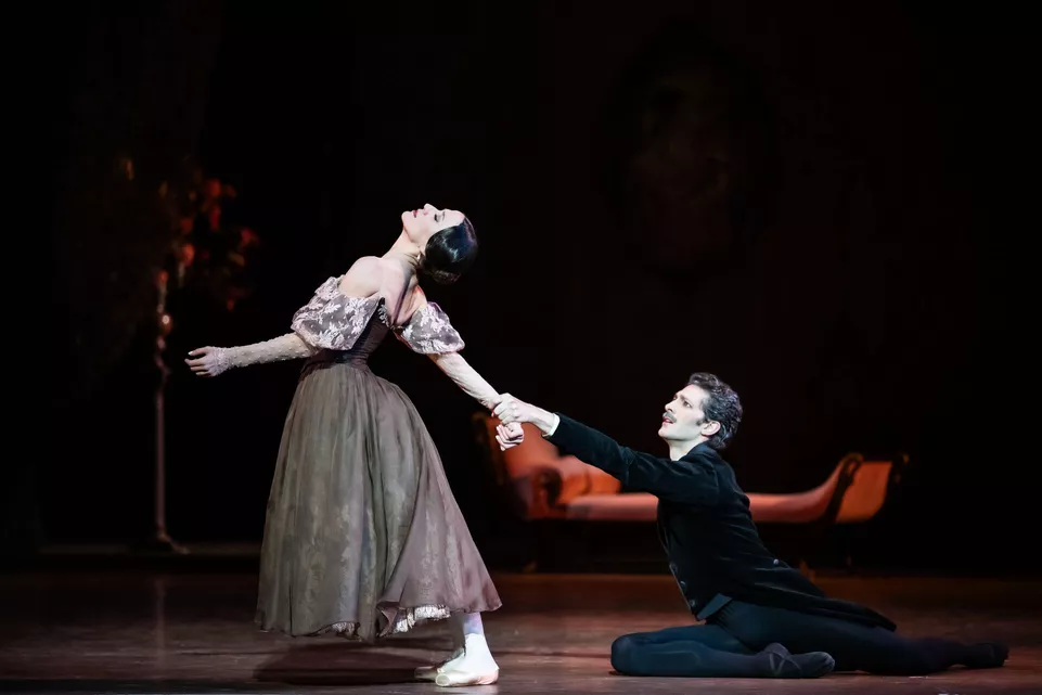 Oneguine, John Cranko. Ludmila Pagliero, Mathieu Ganio. Foto: Julien Benhamou. 