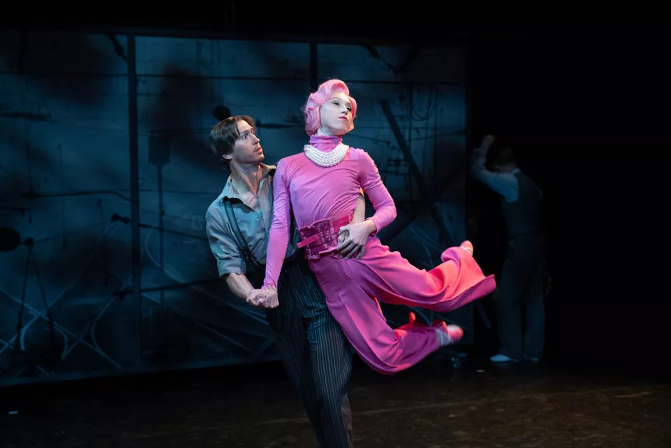 Návštěva staré dámy. Karel Audy, Sara Antikainen. Foto: Irena Štěrbová.

