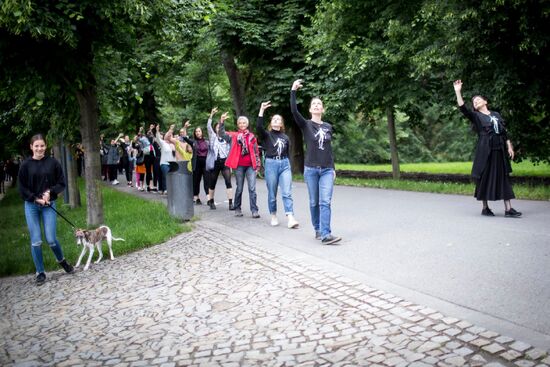 The Nelken-Line ve Stromovce, v čele s Markétou Perroud. Foto: Vojtěch Brtnický.