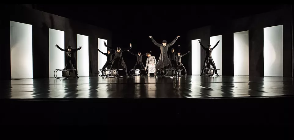 Klíče odnikud (Julie De Meulemeester, Lucie Horná, Rosa Maria Pace, Alkisti Angelatou, Petronela Bogdan, Manuel Fernandéz, Sebastiano Mazzia, István Varga, Magnum Phillipy).Foto Michal Siroň.