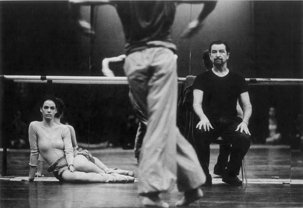 Maurice Béjart a Shonach Mirk, 1984. Foto Gérard Rancinan.