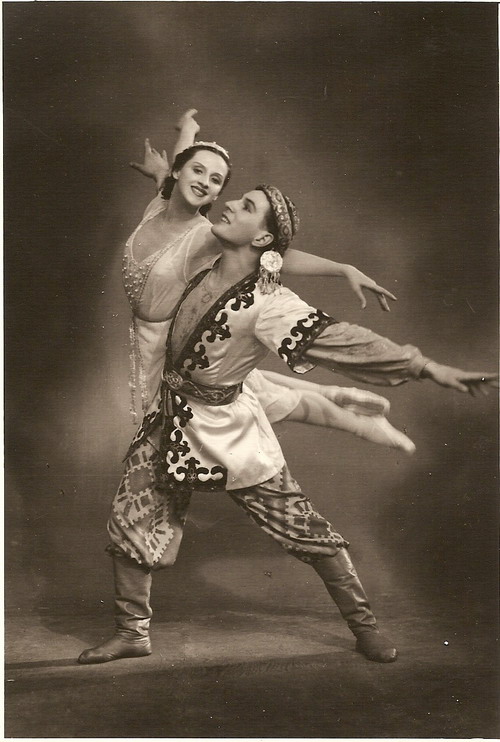 Boris Bregvadze a Alla Šelest v baletu Šurale. Foto archiv Jarmily a Miroslava Kůrových