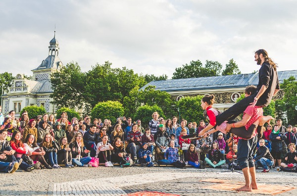 Festival Za dveřmi