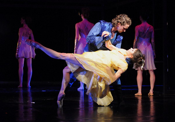 Monika Mašterová (Helena), Pavel Tručka (Demetrius), foto Marta Kolafová
