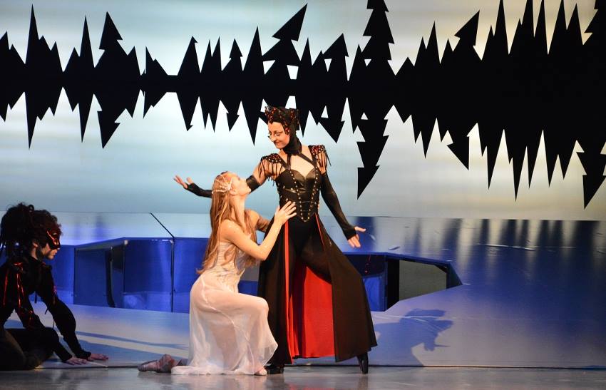 Karolina Zarach, Renáta Mrózková, Foto: Archiv Moravského divadla Olomouc