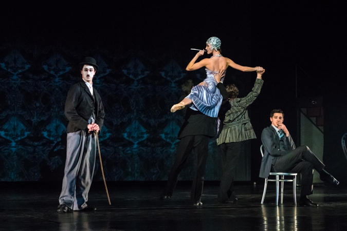Karel Audy (Chaplin), Natálie Paulasová (Mildred Harris, první žena), Vittorio Borio, foto: Martina Root