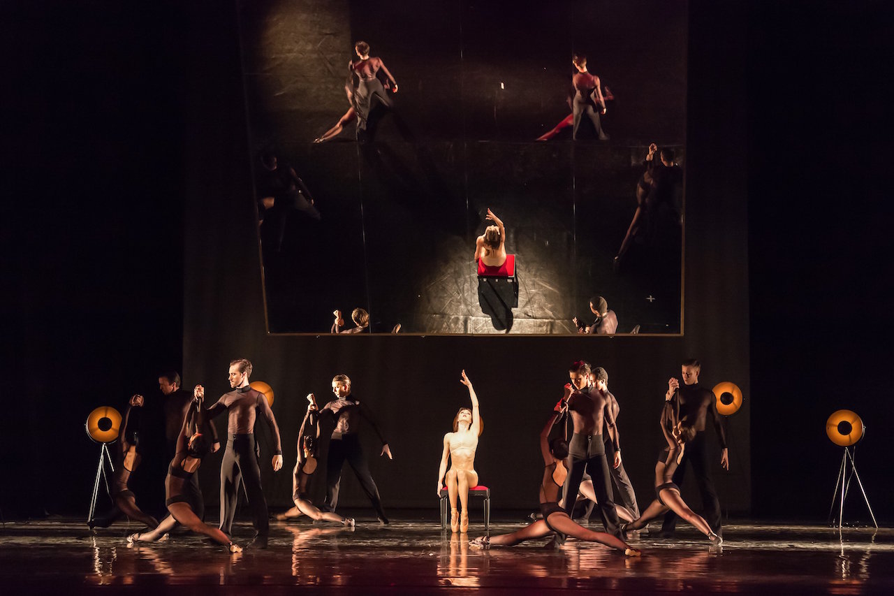 Three4dance - Bolero (Rachel Hickey). Foto Aleš Kočíb.