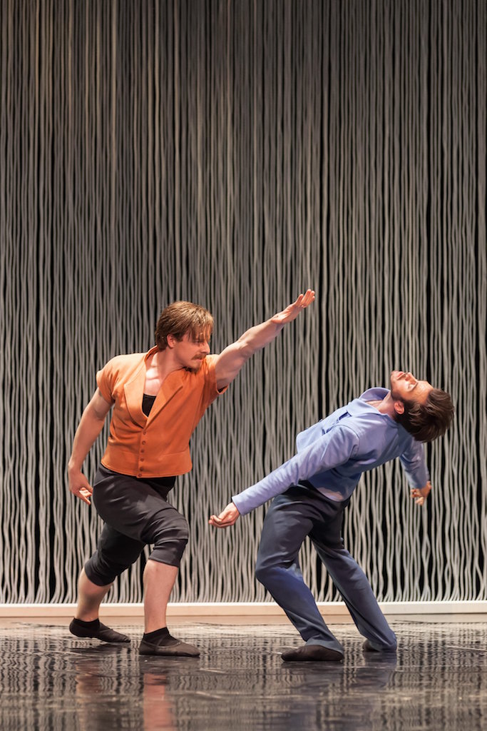 Three4dance - Zrcadlení (Paul Olivier a Seamus Wilkinson). Foto Aleš Kočíb.