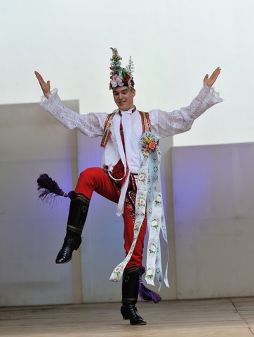 Soutěž ve verbuňku. Foto: Archiv festivalu.