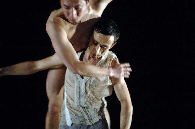 Tanečníci souboru Sasha Waltz & Guests, foto: Sebastian Bolesch